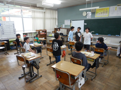 ４，５年生給食前の連絡 (1)