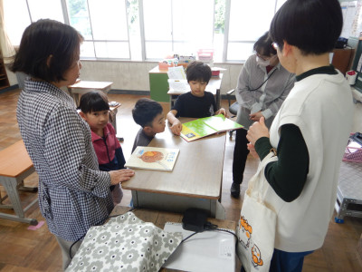 読み聞かせ／1年生 (8)