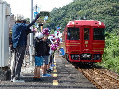伊予灘ものがたりお手振り (3)