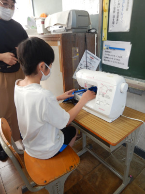 2くみ門多悠大ミシンでトートバック作り (2)