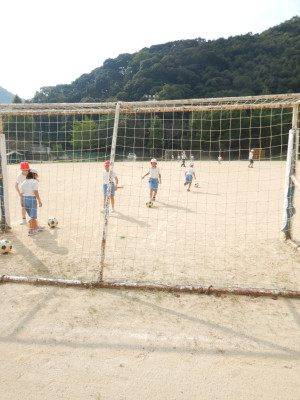 1・2・3年生体育サッカー (2)