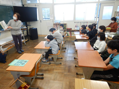 2・3年生読み聞かせ (4)