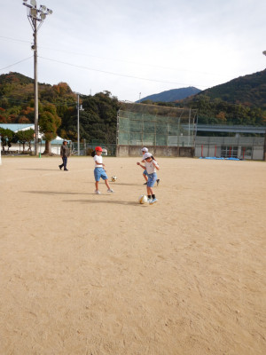 １・２・３年生体育サッカー (5)