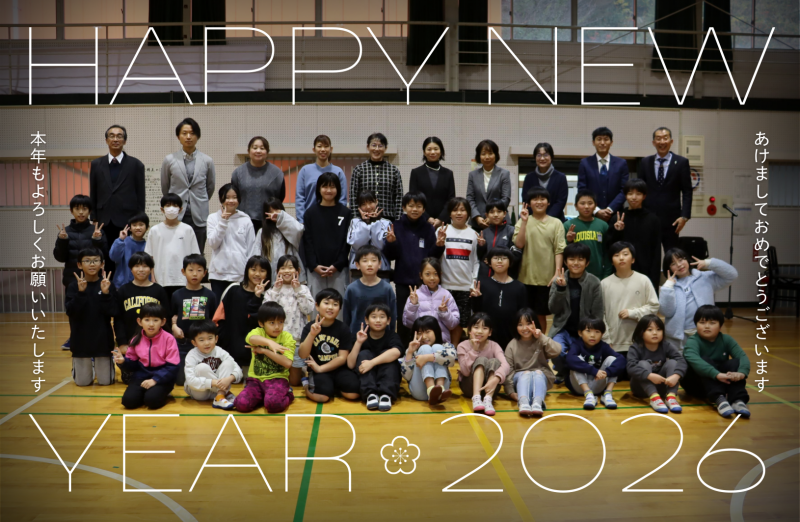 年賀状 横 大きな写真 大きなタイトル モダン シンプル おしゃれ 白文字