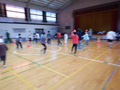 ラインの上での鬼ごっこ (6)