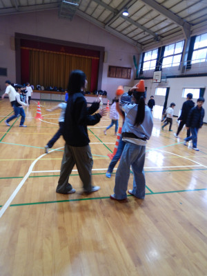 ラインの上での鬼ごっこ (3)