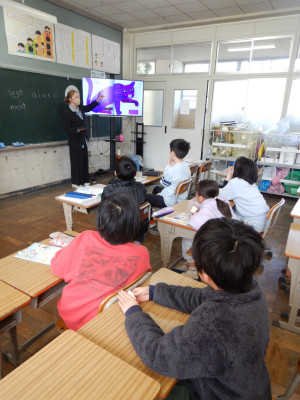 4年生外国語活動Purple cat (3)