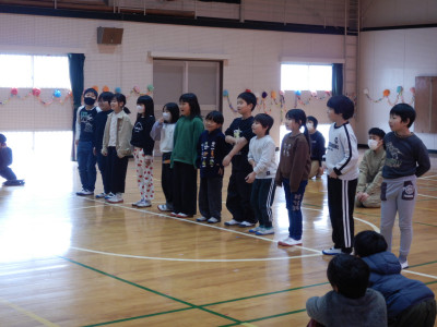 6年生を送る会　2・3年生出し物 (16)