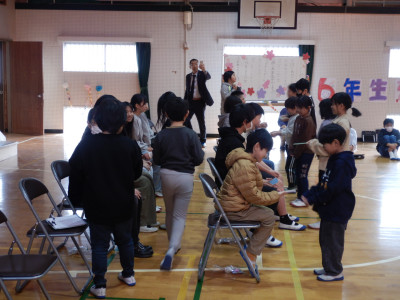 6年生を送る会　2・3年生出し物 (18)