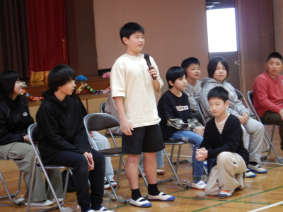 6年生を送る会　全校ゲーム (27)