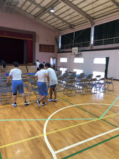 体育館準備 (2)