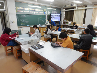 6年生理科／火山灰と海や川の砂の粒のちがい (6)